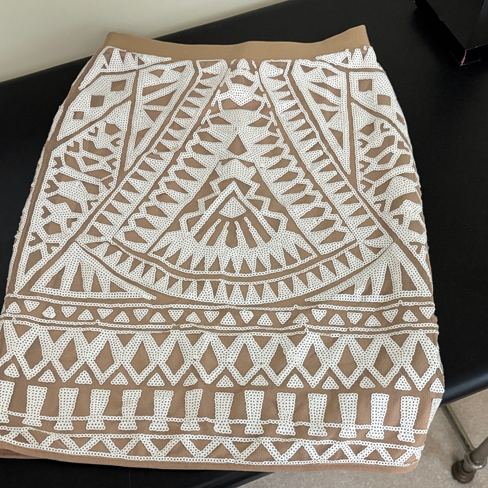 Elegant Tan and White Patterned Skirt .  Pull on elastic waist